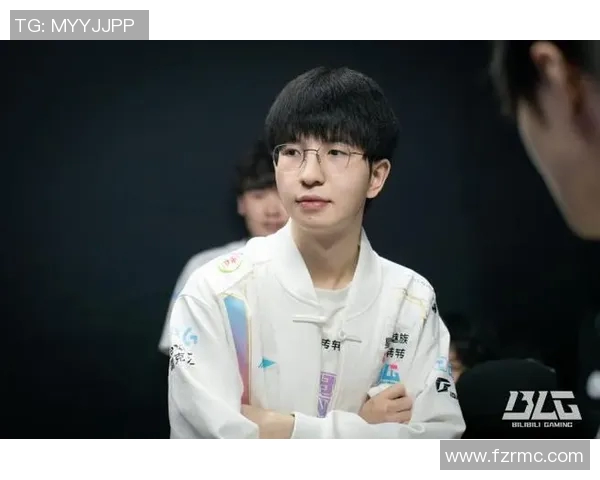 LPL春季赛盛典Elk带领战队勇夺冠军共同庆祝荣耀时刻 LPL春季赛盛典Elk带领战队勇夺冠军共同庆祝荣耀时刻